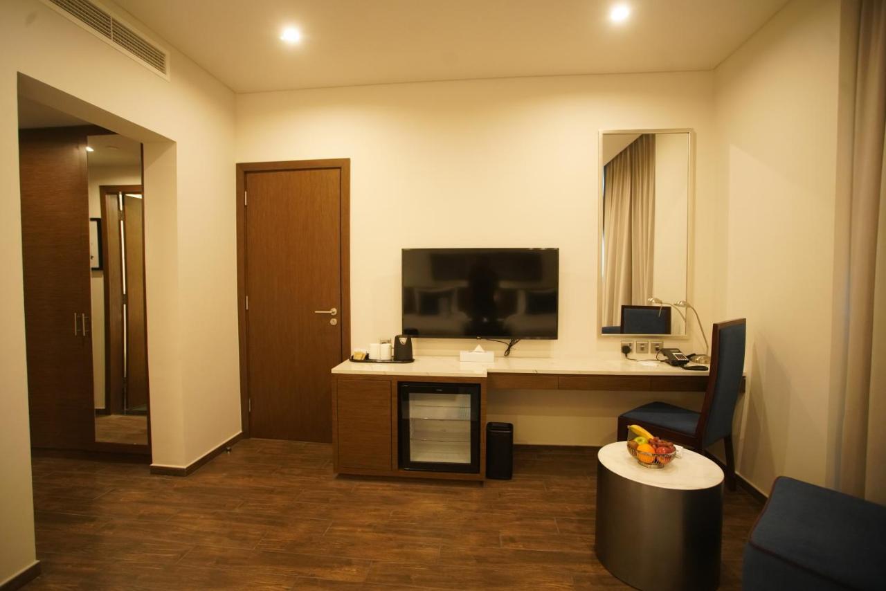 C - Hotel And Suites Doha Dış mekan fotoğraf