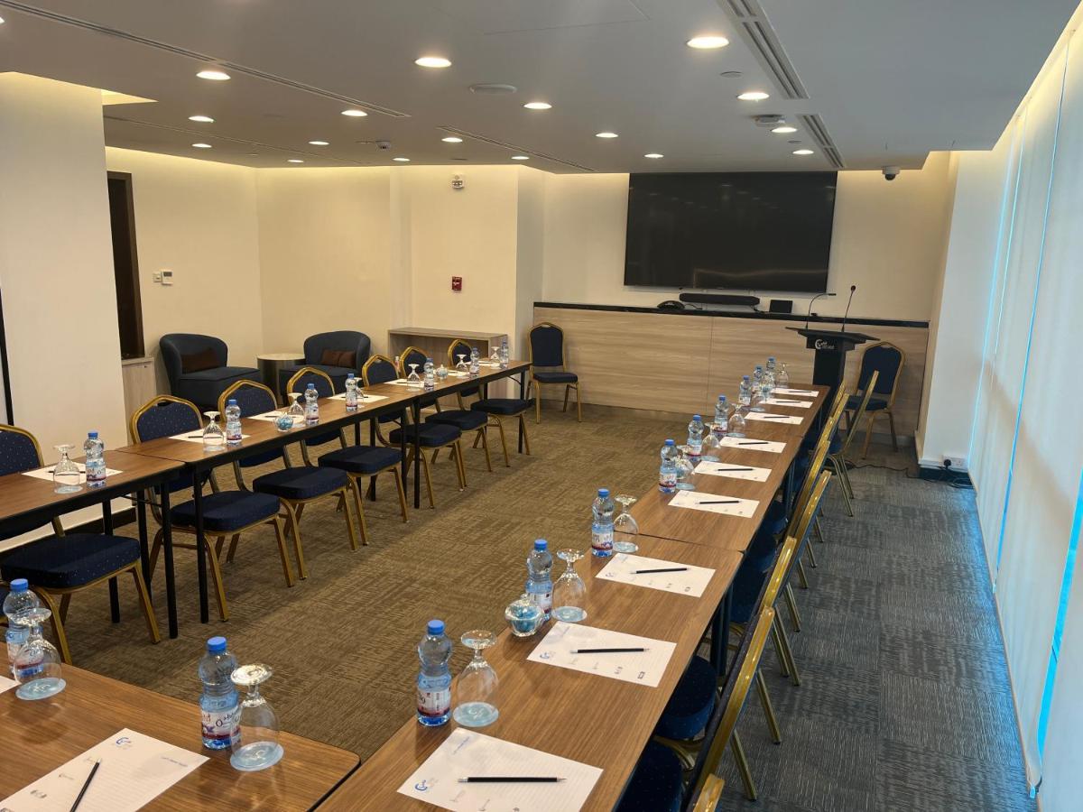 C - Hotel And Suites Doha Dış mekan fotoğraf