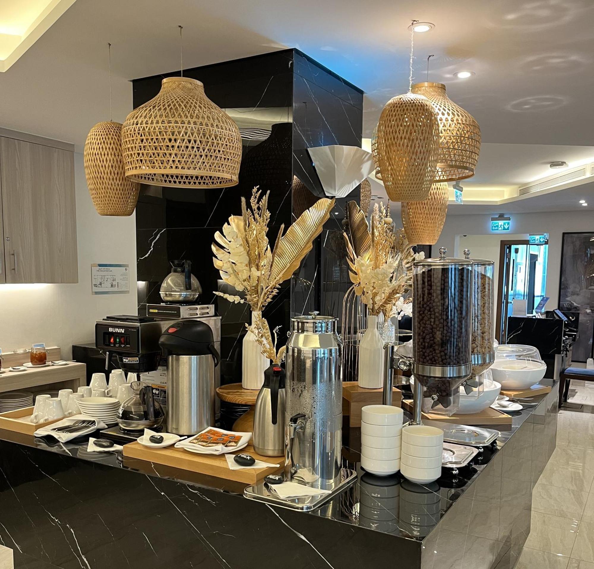 C - Hotel And Suites Doha Dış mekan fotoğraf